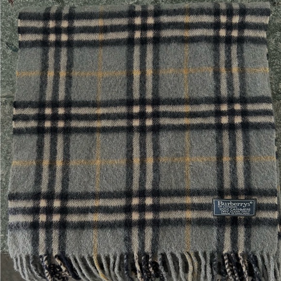 BURBERRY 100% Cashmere Grey & Beige Check Plaid Scarf - Picture 4 of 4